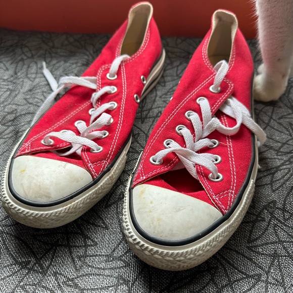 Red woman’s converse low tops size 10 - Picture 1 of 4